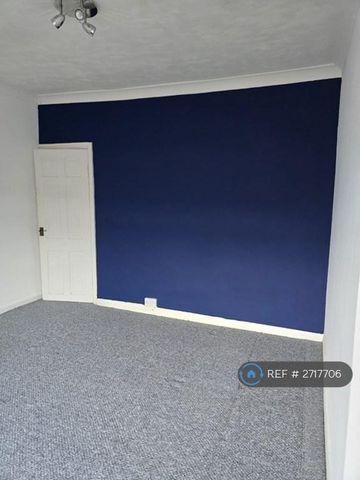 2 bedroom end of terrace house to rent - Photo 5