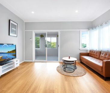 Pet Friendly, Renovated & Super Convenient Family Home - Photo 3