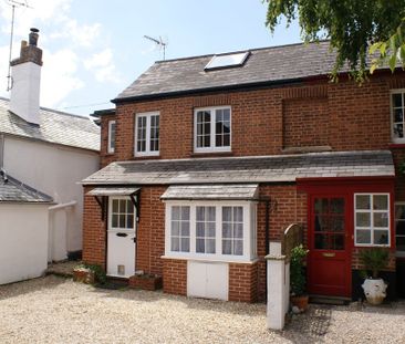 1 bedroom Pretty One Bedroom Cottage to rent - Photo 5