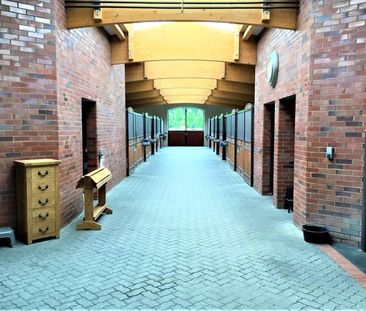 2 bedroom equestrian property to rent - Photo 2