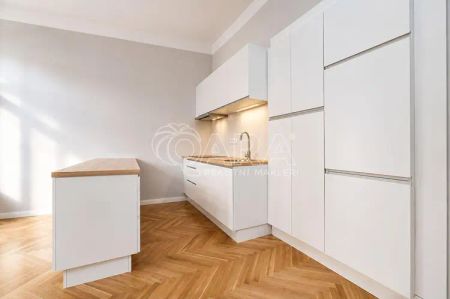 Nabízíme k pronájmu krásný prostorný byt 3+kk 107 m - Fotografie 3