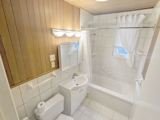 For Lease - 95 Chatsworth Drive Unit# Upper, Toronto, Ontario - Photo 1