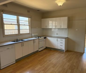 Immaculately Presented Residence - Photo 5