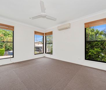 Spacious Private Townhouse in Prime Scarborough Location! - Photo 2