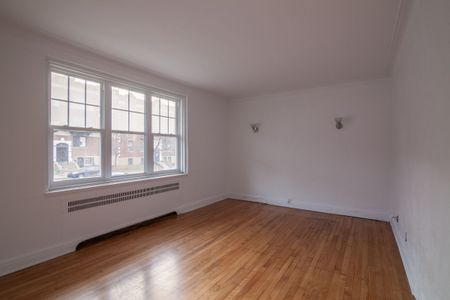 4745 Queen Mary Road - Photo 3