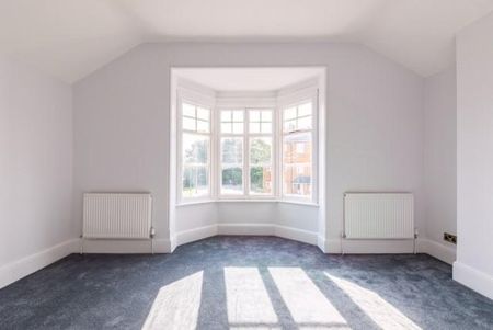 3 bedroom flat to rent - Photo 4