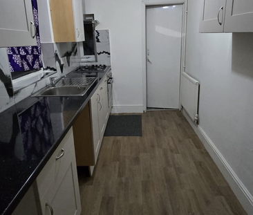 3 bedroom terraced house to rent - Photo 6