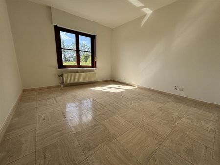 Ruime woning met grote tuin in een rustige straat - Photo 5