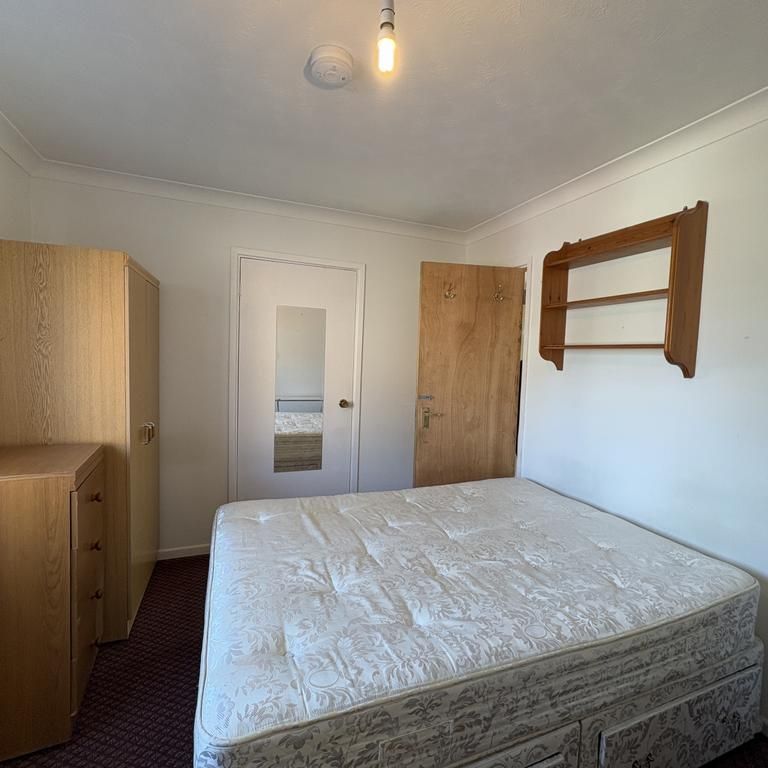 1 bedroom in a house share to rent - Photo 1
