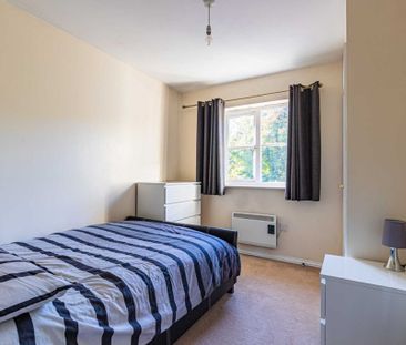 2 bed Flat for rent - Photo 4
