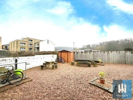 1 bedroom in a house share to rent - Photo 4