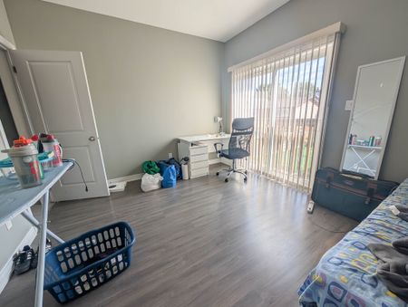 **ALL INCLUSIVE** STUDENTS/YOUNG PROFESSIONAL ROOM FOR RENT IN A STUNNING HOUSE!! - Photo 3