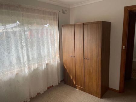 Neat & Tidy in Prime Position! - Photo 4