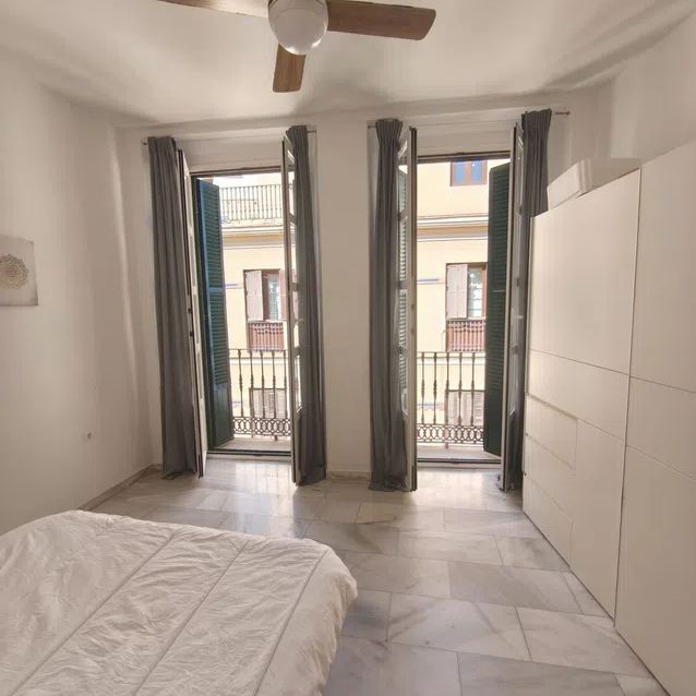 Alquiler de piso en Calle Comedias - Photo 1