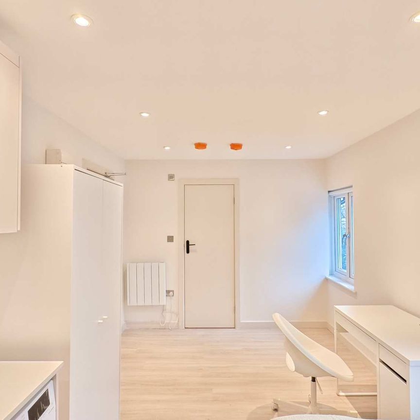 YOHO Stratford Riverside - Studio 2 Studio 2 - Photo 1