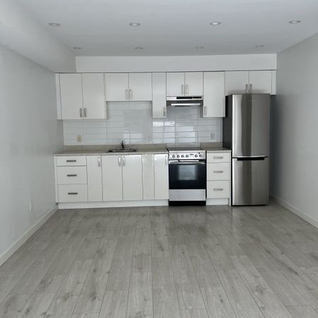 Gary Manor - Photo 3