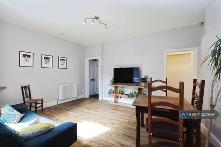 6 bedroom terraced house to rent - Photo 2