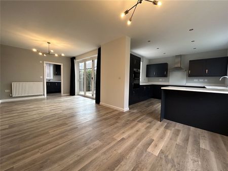 Elizabeth Close, Wellington, Somerset, TA21 - Photo 2