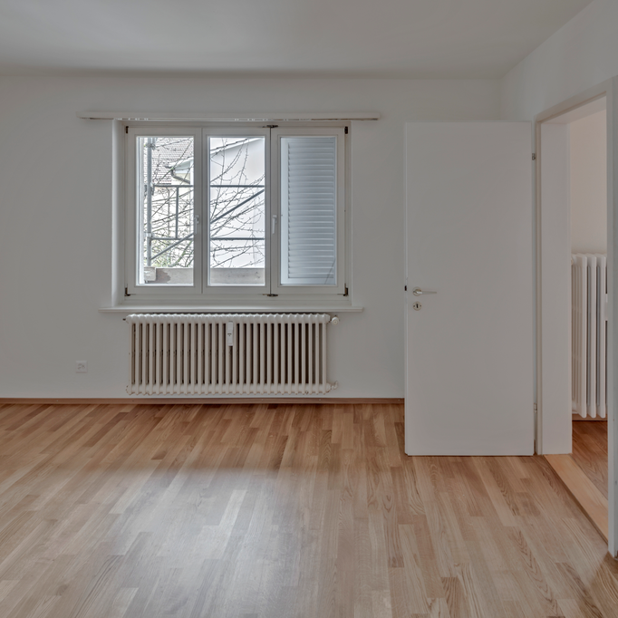 VOLLSTÄNDIG RENOVIERTE 2 1/2-ZIMMER-WOHNUNG - Foto 1