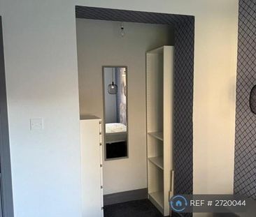 1 bedroom in a house share to rent - Photo 6