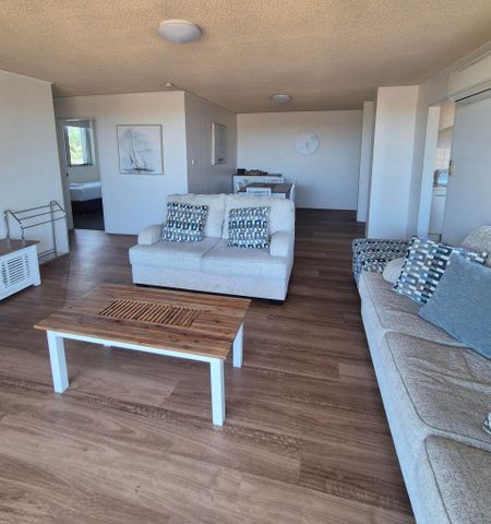 Furnished Beachside Apartment - Photo 2