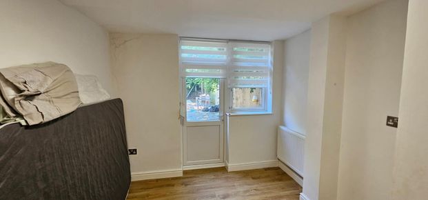 Hopton Road, Wealdstone HA3, London - Photo 1