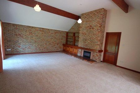 4 bedroom detached house to rent - Photo 2