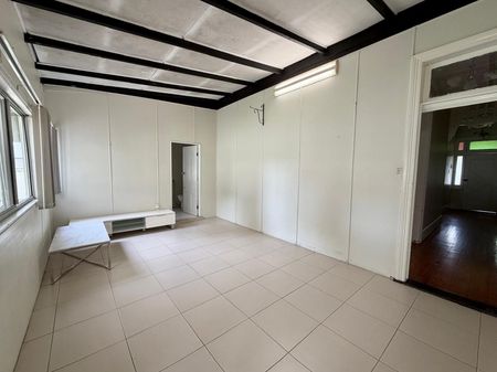 Charming Family Home in Wiley Park!! - Photo 2