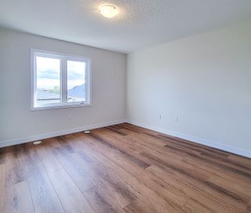 For Lease - 1364 Kaniv Street, Oakville, Ontario - Photo 2