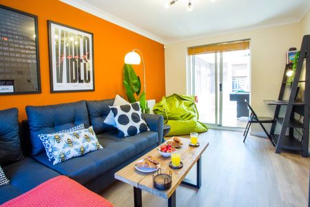 3 Bed Detached House, Rolls Crescent, M15 - Photo 5