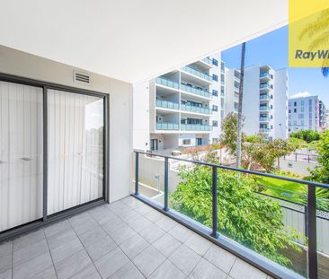 MODERN TWO BEDROOM APARTMENT IN PRIME LOCATION WITH GARDEN ASPECT - Photo 5