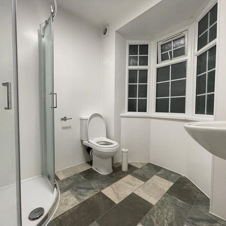 1 bedroom bedsit to rent - Photo 4