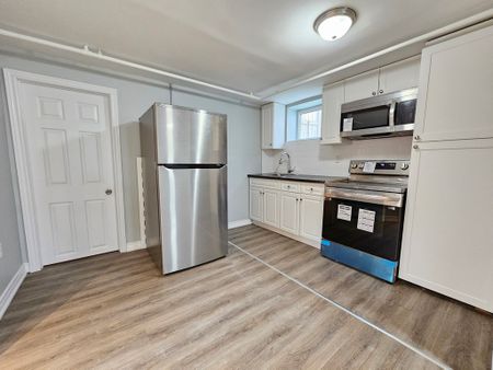 Cozy 2 Bedroom + Den Lower Unit in Port Colborne!! - Photo 4