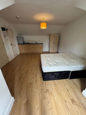 Studio to rent - Photo 1