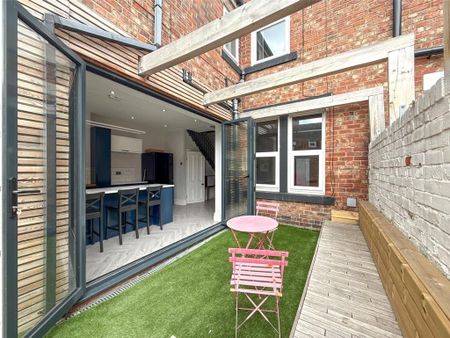 4 bedroom terraced house to rent - Photo 4