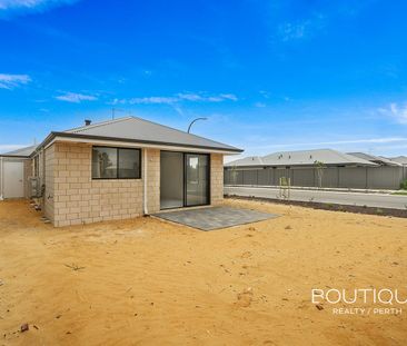 Brand New Modern Family Home Opposite Parklands - Photo 5