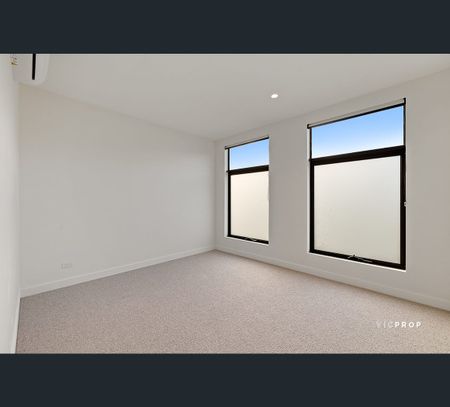 85 Jasmine Circuit, Glen Waverley, Vic 3150 - Photo 2
