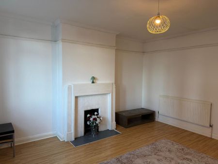 3 bedroom flat to rent - Photo 3