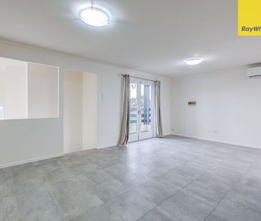 Spacious Dual-Living 6 Bedroom Family Home! - Photo 5