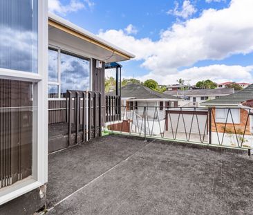 Renovated & Elevated - Expansive Living - Photo 4