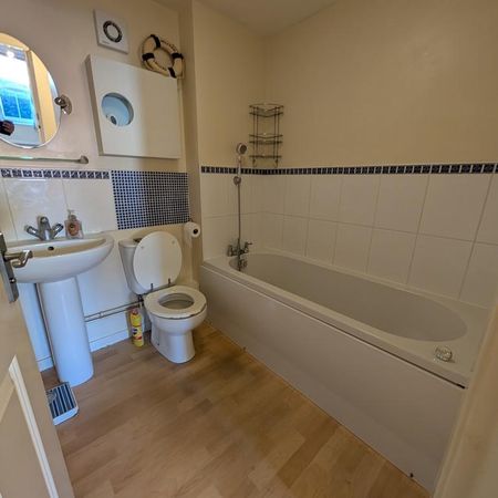 1 bedroom ground floor flat to rent - Photo 3