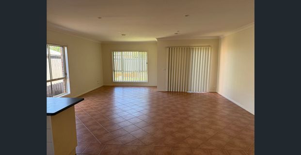 Low maintenance family home - Photo 1