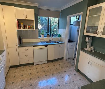 BIG, BOLD, PLUS ADDITIONAL STUDY & A LOCK-UP GARAGE! - Photo 3