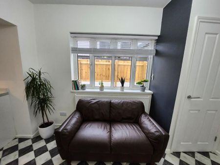 1 bedroom in a house share to rent - Photo 4