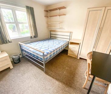 4 bedroom end of terrace house to rent - Photo 5