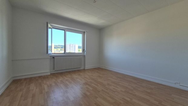 Lumineux et confortable appartement de 3.5 pièces avec vue dégagée - Photo 1