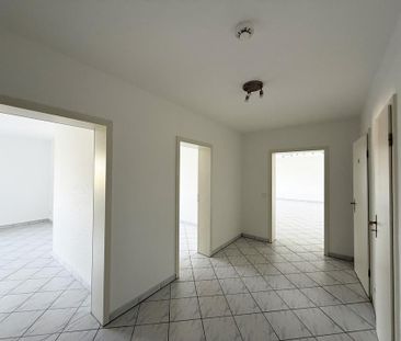 Helle 3,5-Zimmer-Komfortwohnung mit Balkon, Weitblick und Pkw-Stell... - Foto 2