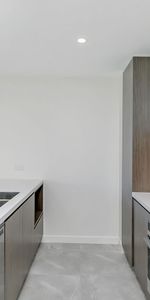 Near New Modern Apartment - Photo 3