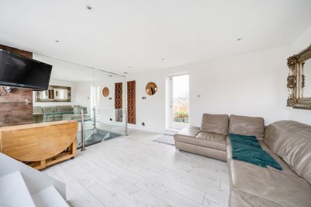 3 bedroom flat to rent - Photo 2