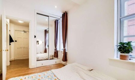 Bright and airy two bedroom duplex apartment in Bridewell Place in the heart of Wapping, E1W - Photo 2